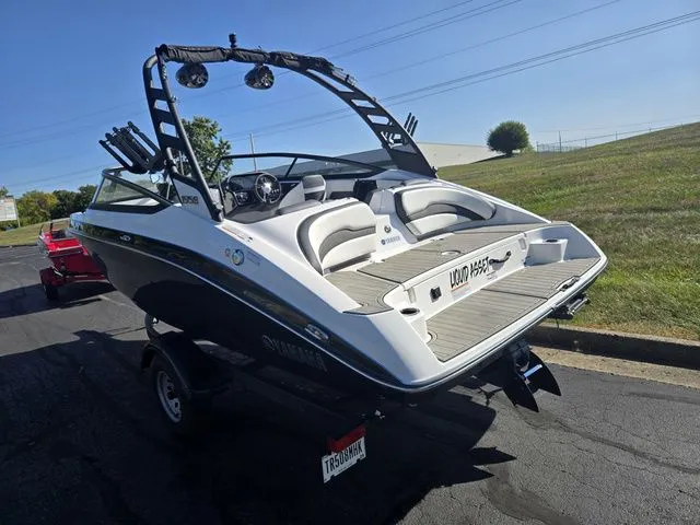 Slide: The Image of Yamaha 195S 2024 - 4