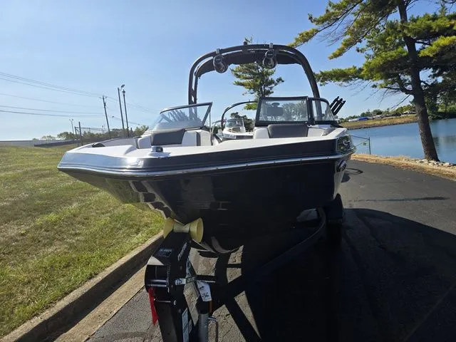 Slide: The Image of Yamaha 195S 2024 - 7