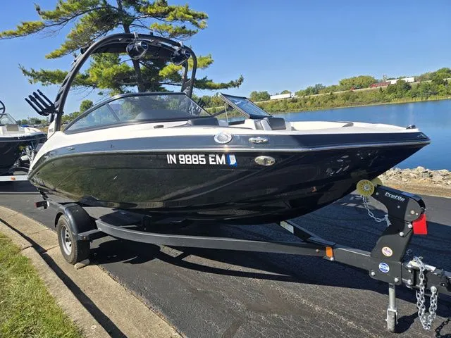 Slide: The Image of Yamaha 195S 2024 - 9