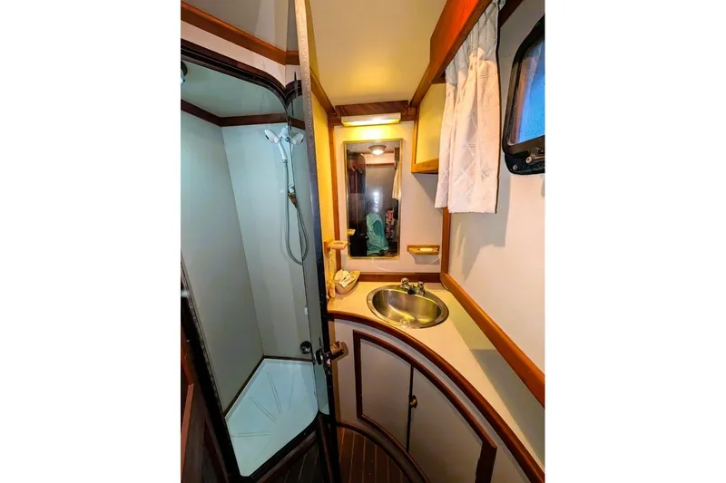 Slide: The Image of Guest Head with Stall Shower - 20