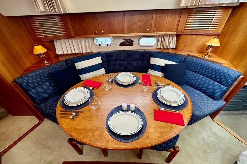 Slide: The Image of Elling E3 - Salon Table - 5