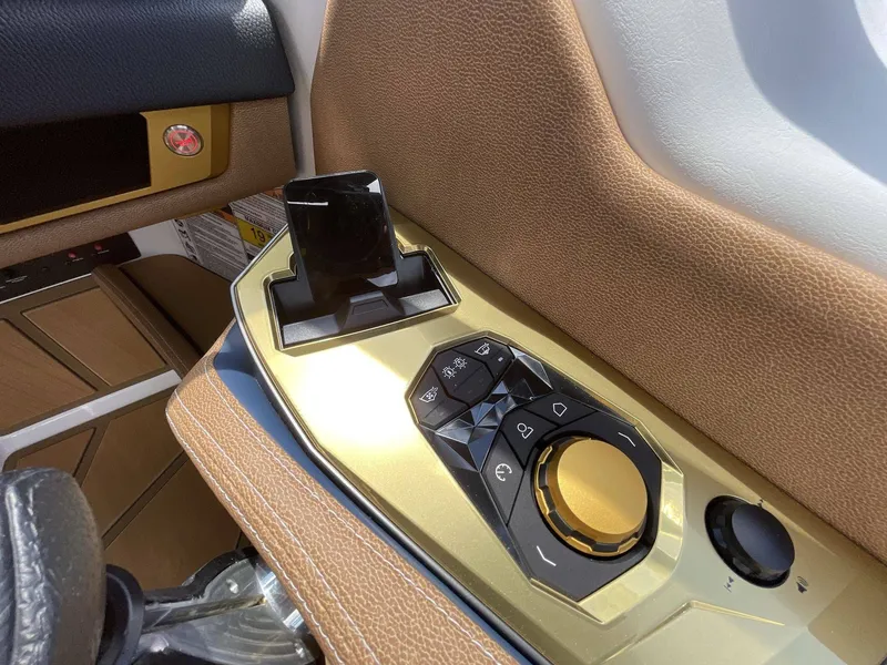 Slide: The Image of Nautique Super Air Nautique G25 Paragon 2026 - 10