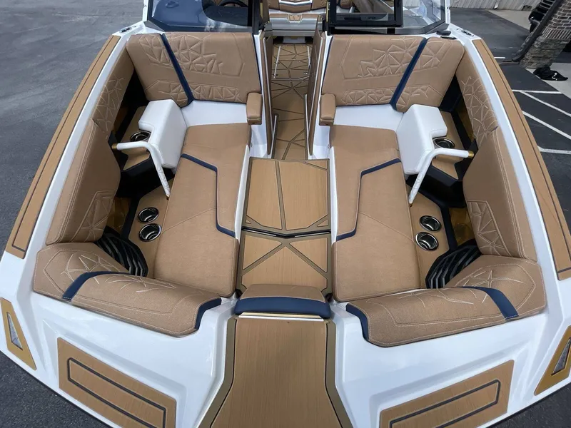 Slide: The Image of Nautique Super Air Nautique G25 Paragon 2026 - 13