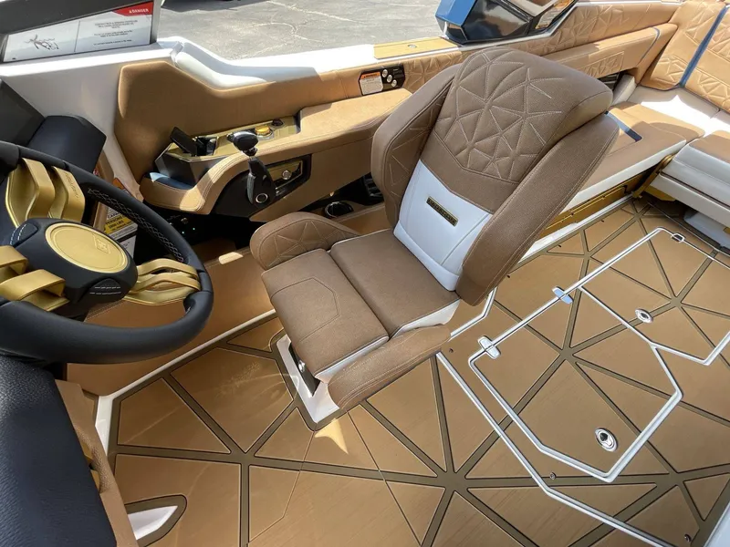 Slide: The Image of Nautique Super Air Nautique G25 Paragon 2026 - 17