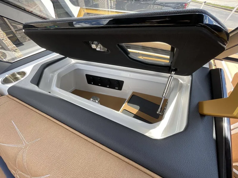 Slide: The Image of Nautique Super Air Nautique G25 Paragon 2026 - 27