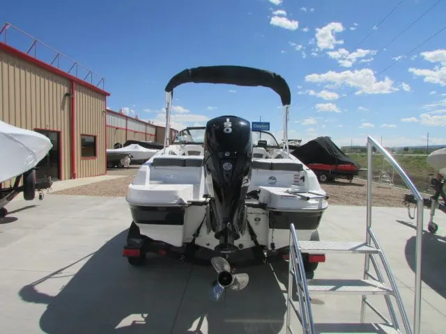 Slide: The Image of Tahoe 200 FS 2022 - 10