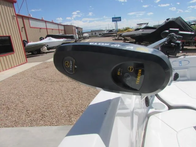 Slide: The Image of Tahoe 200 FS 2022 - 13