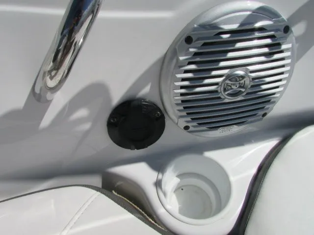 Slide: The Image of Tahoe 200 FS 2022 - 14