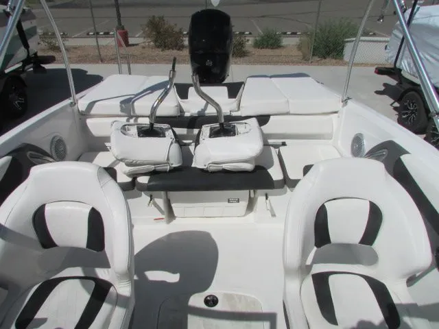 Slide: The Image of Tahoe 200 FS 2022 - 15