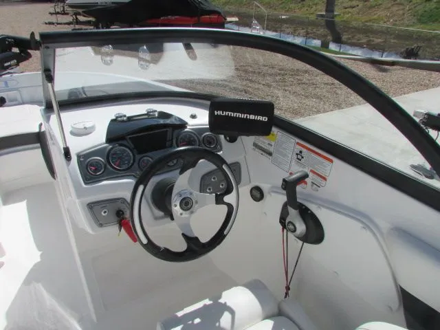 Slide: The Image of Tahoe 200 FS 2022 - 5