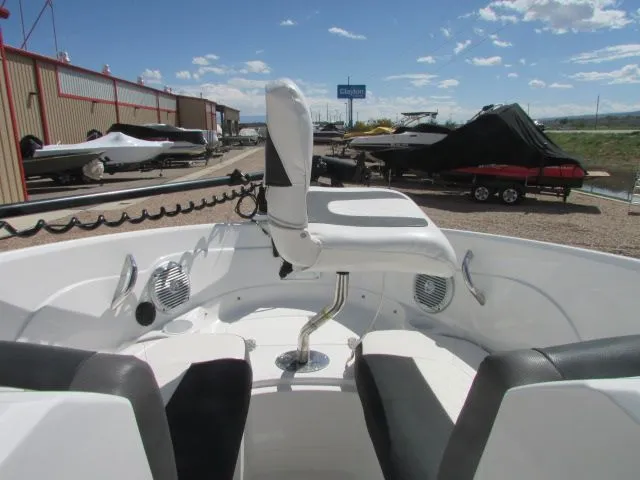 Slide: The Image of Tahoe 200 FS 2022 - 7