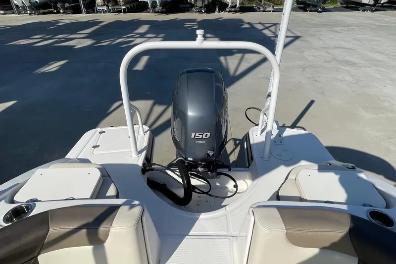 Slide: The Image of 2019 Chaparral 210 Suncoast boat with Yamaha 150 engine, rear view. - 30