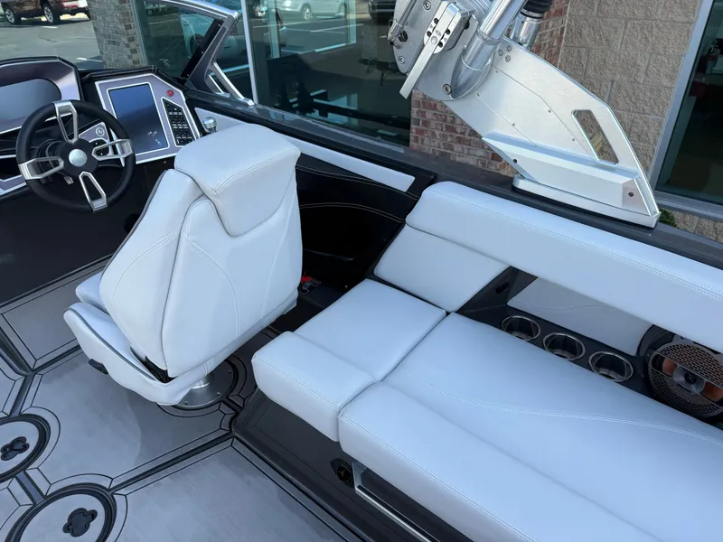 Slide: The Image of MasterCraft XT23 2020 - 11