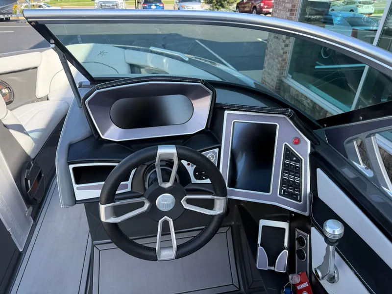 Slide: The Image of MasterCraft XT23 2020 - 13