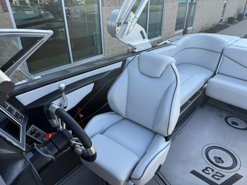 Slide: The Image of MasterCraft XT23 2020 - 14