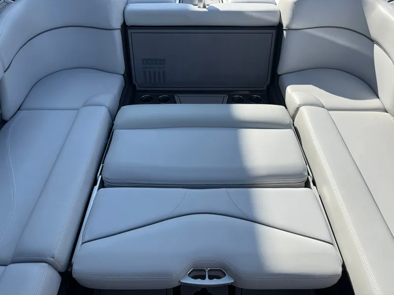 Slide: The Image of MasterCraft XT23 2020 - 20