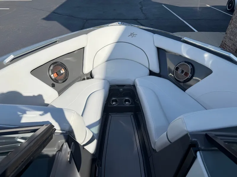 Slide: The Image of MasterCraft XT23 2020 - 22