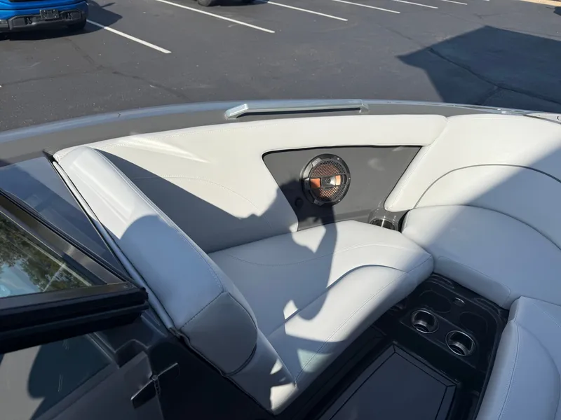 Slide: The Image of MasterCraft XT23 2020 - 23