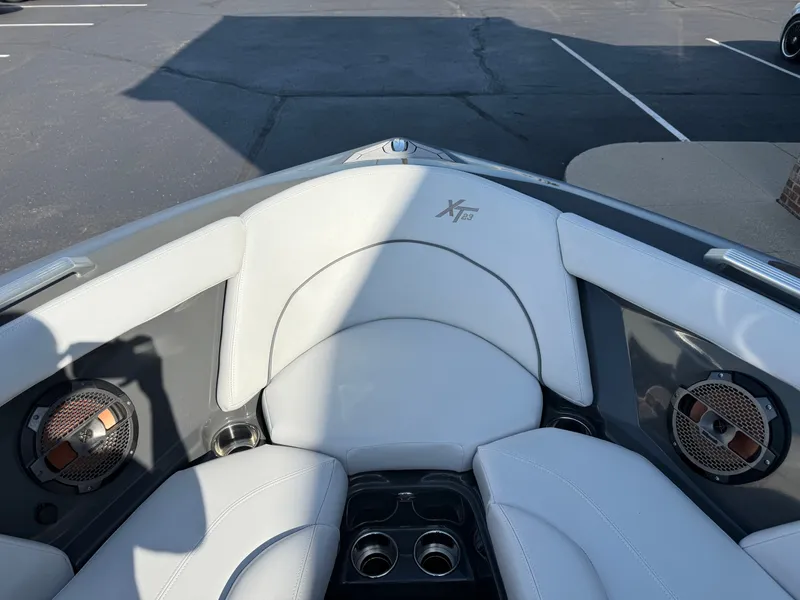 Slide: The Image of MasterCraft XT23 2020 - 24