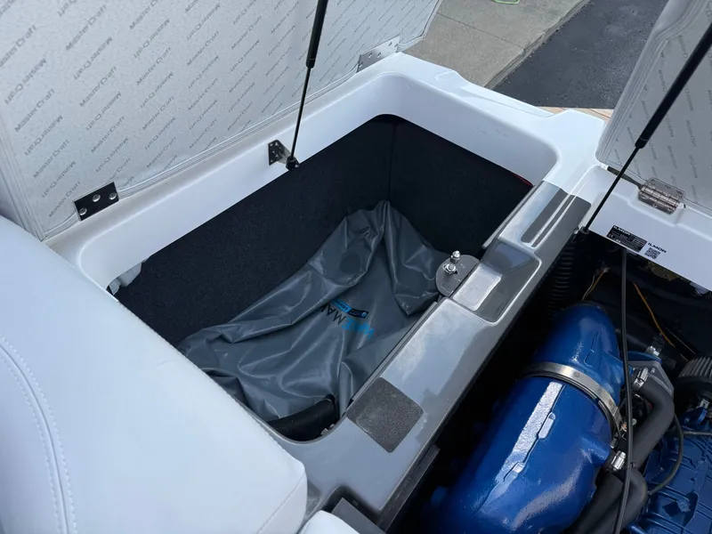 Slide: The Image of MasterCraft XT23 2020 - 30