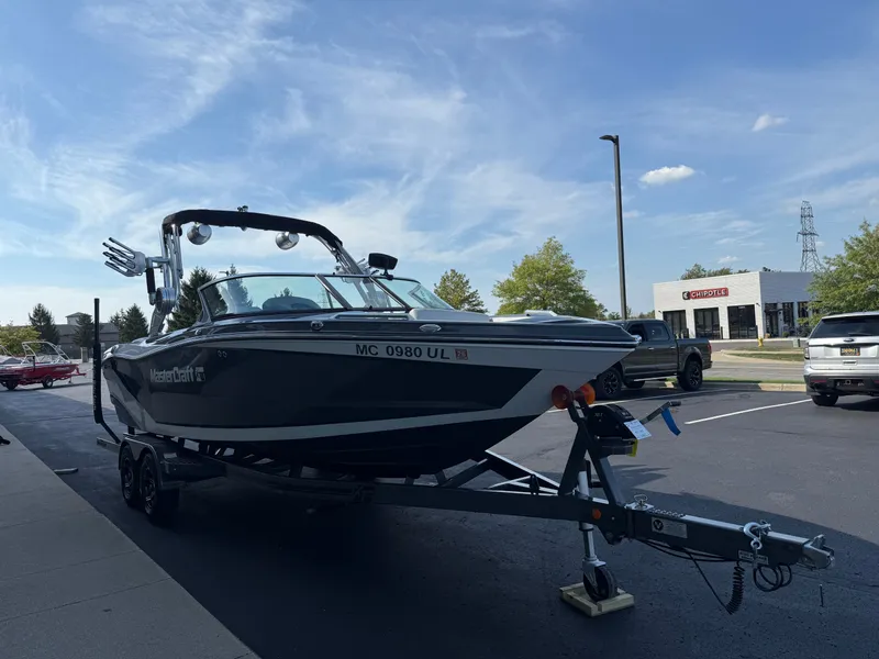 Slide: The Image of MasterCraft XT23 2020 - 6