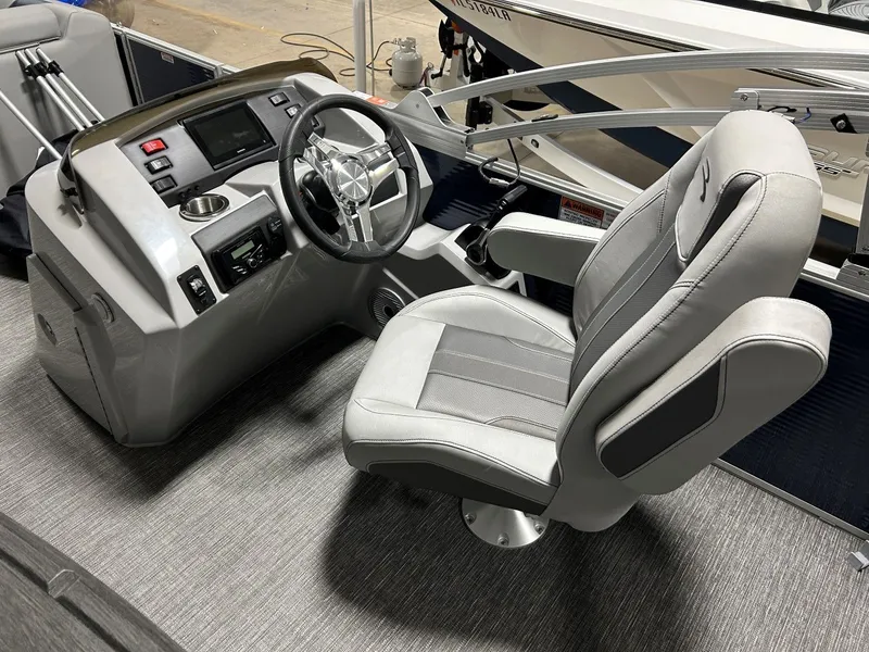 Slide: The Image of Bennington 23SXL 2024 - 16