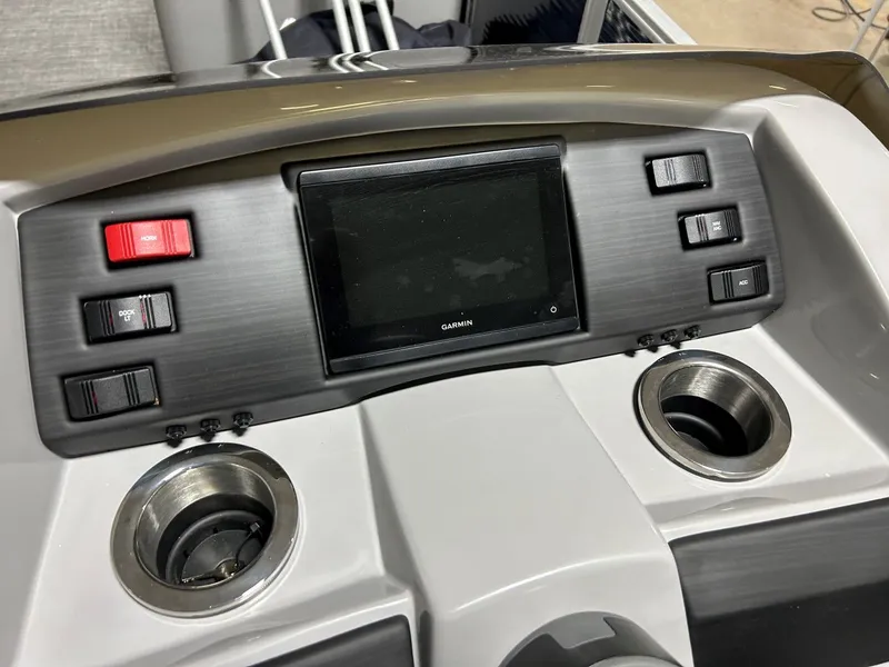 Slide: The Image of Bennington 23SXL 2024 - 17