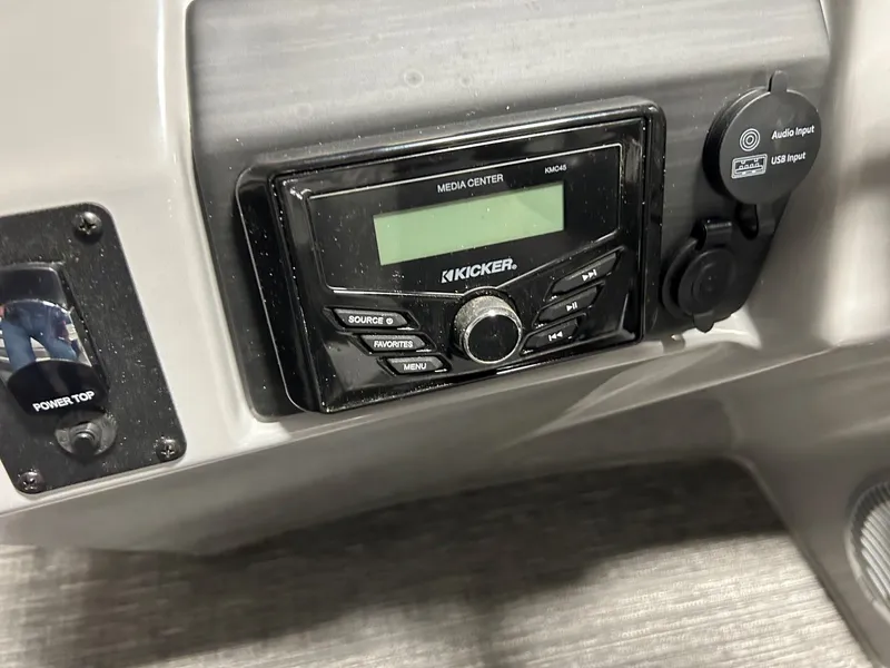 Slide: The Image of Bennington 23SXL 2024 - 18