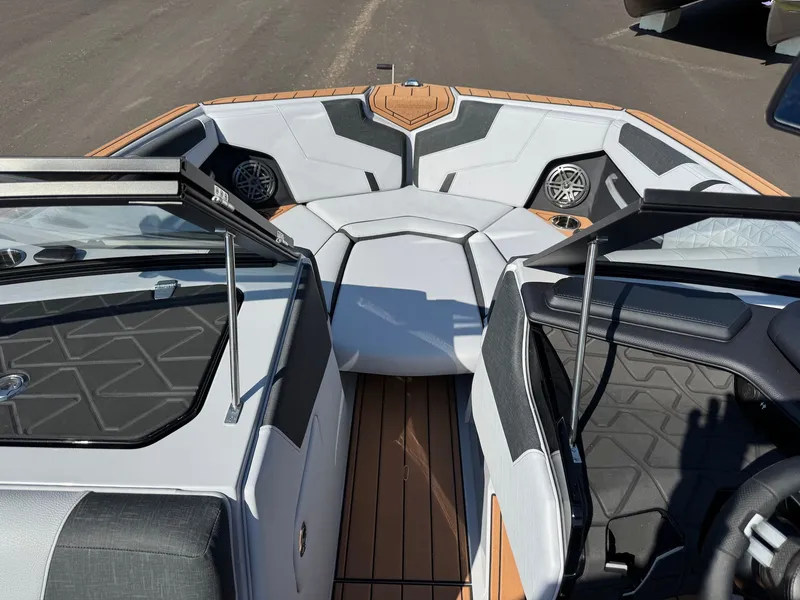 Slide: The Image of Nautique Super Air Nautique GS20 2026 - 10