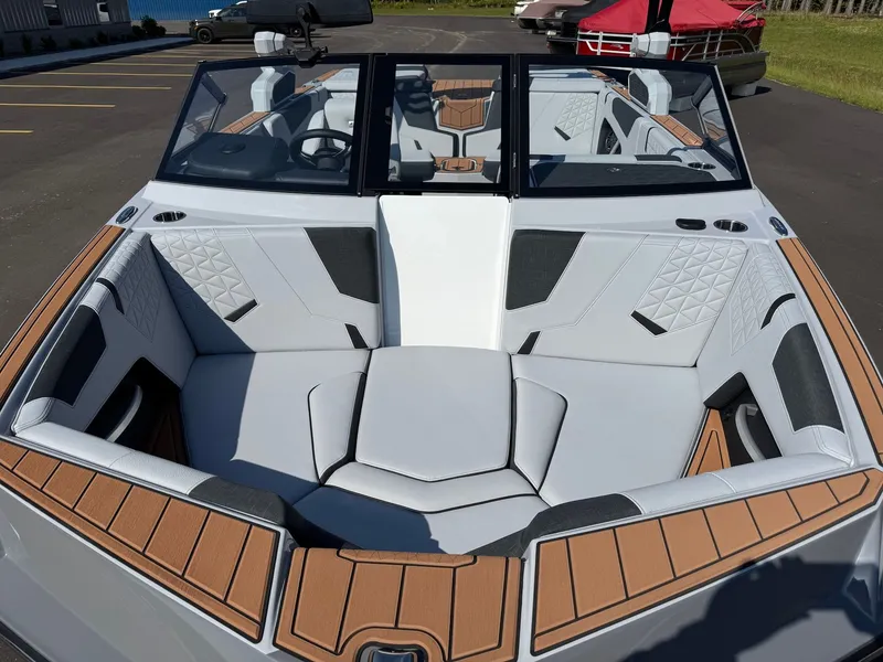 Slide: The Image of Nautique Super Air Nautique GS20 2026 - 12