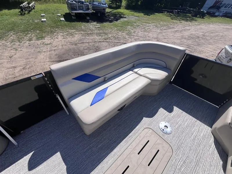 Slide: The Image of SunCatcher Select 324SL TRI 2023 - 12