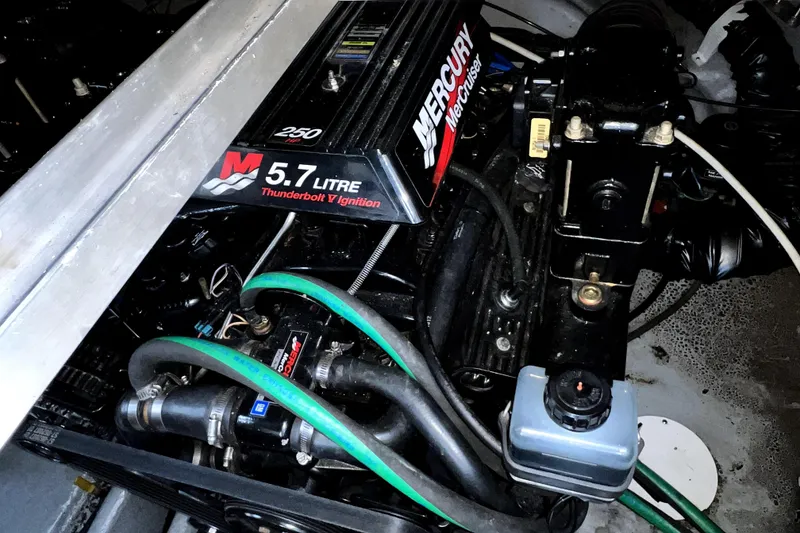 Slide: The Image of Engine of 2000 Monterey 322 Cruiser with Mercury 5.7L Thunderbolt V ignition. - 42