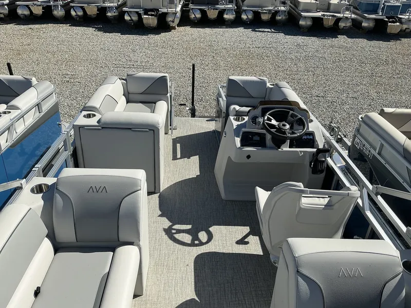 Slide: The Image of Avalon Venture QUAD LOUNGER 2025 - 5