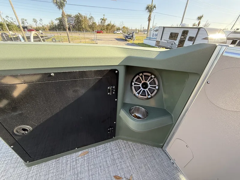 Slide: The Image of Avalon GS GEO FISH 25 T TOP-TRITOON-200HP 2025 - 7