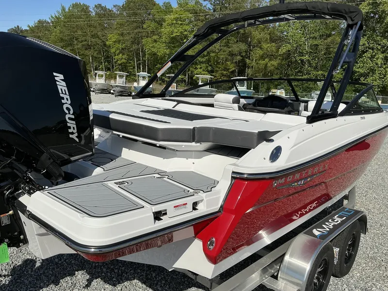 Slide: The Image of Monterey 215SS Super Sport 2025 - 17