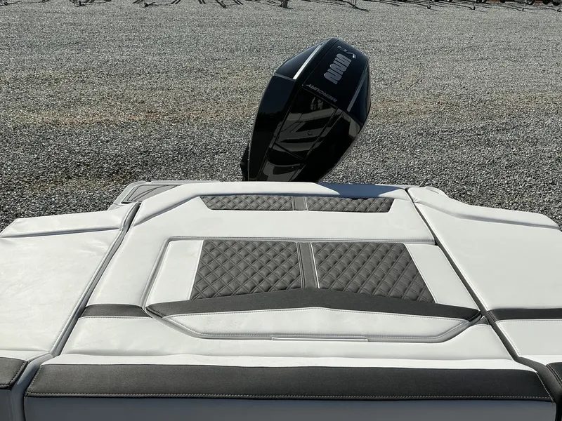 Slide: The Image of Monterey 215SS Super Sport 2025 - 5