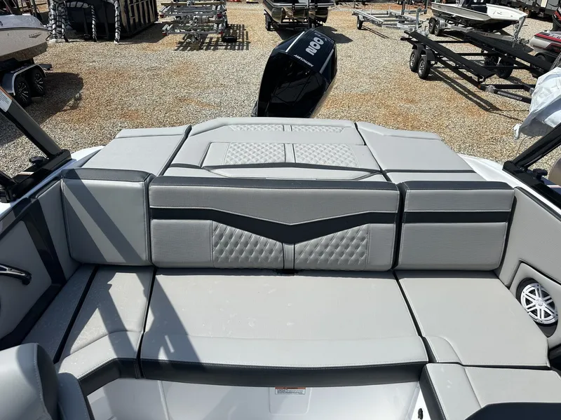 Slide: The Image of Monterey 215SS Super Sport 2025 - 13