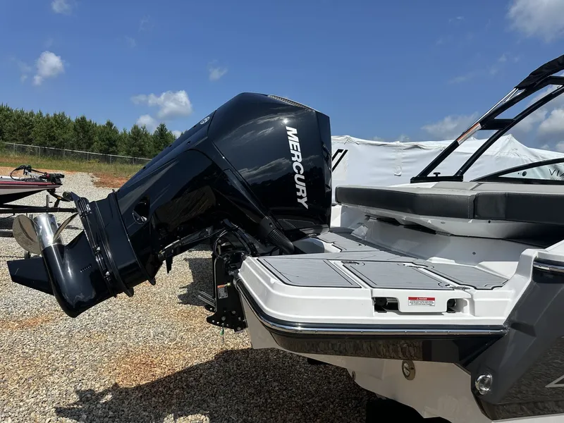 Slide: The Image of Monterey 215SS Super Sport 2025 - 5