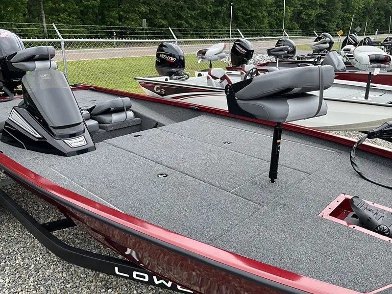 Slide: The Image of Lowe Stinger 195 2025 - 3