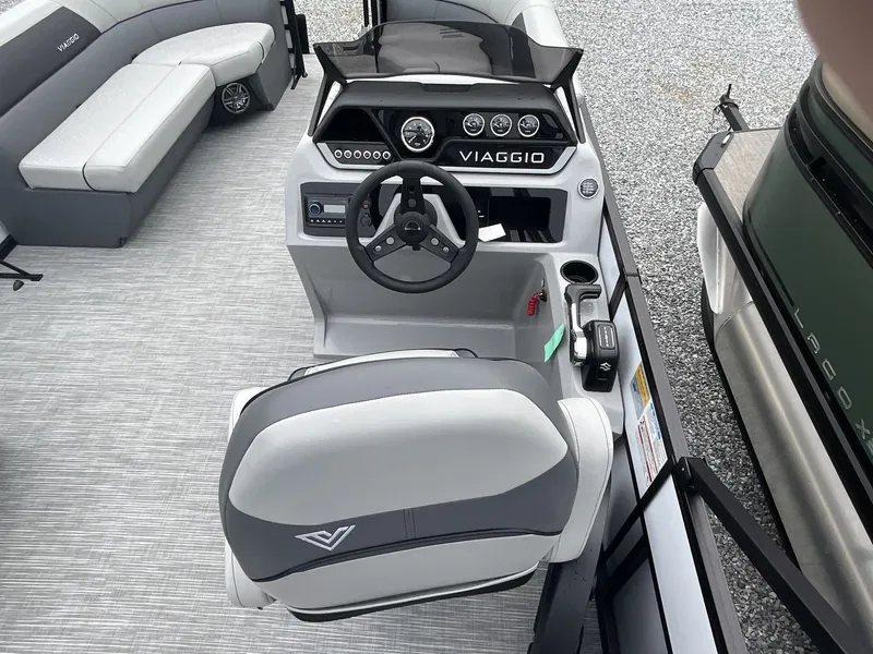 Slide: The Image of Viaggio Lago V 20 C-SUZUKI 115 2025 - 5