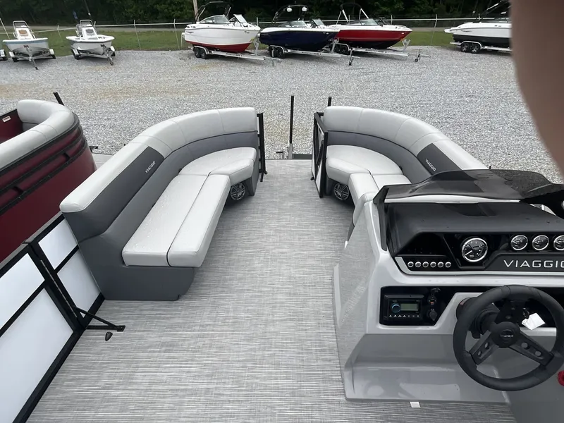 Slide: The Image of Viaggio Lago V 20 C-SUZUKI 115 2025 - 9