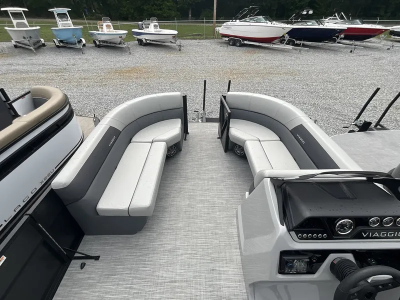 Slide: The Image of Viaggio Lago V 20 C-SUZUKI 115 2025 - 3