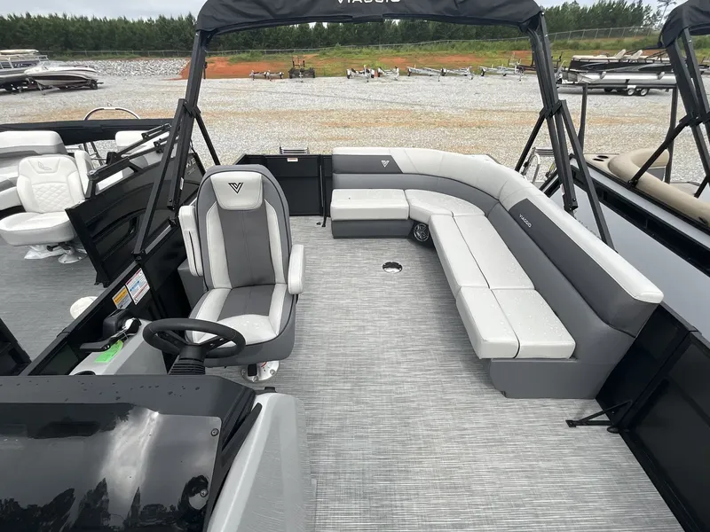 Slide: The Image of Viaggio Lago V 20 C-SUZUKI 115 2025 - 5