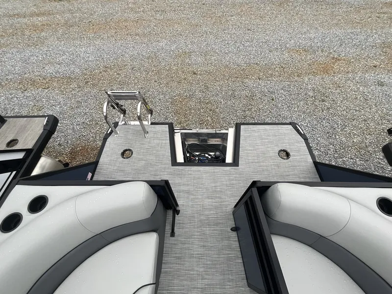 Slide: The Image of Viaggio Lago V 22U-SUZUKI 140 2025 - 9