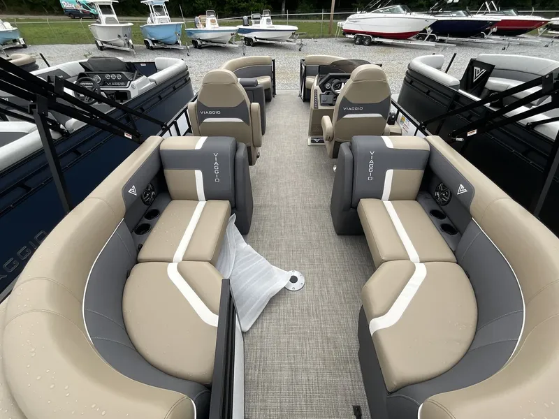 Slide: The Image of Viaggio Lago X 22U 2025 - 6