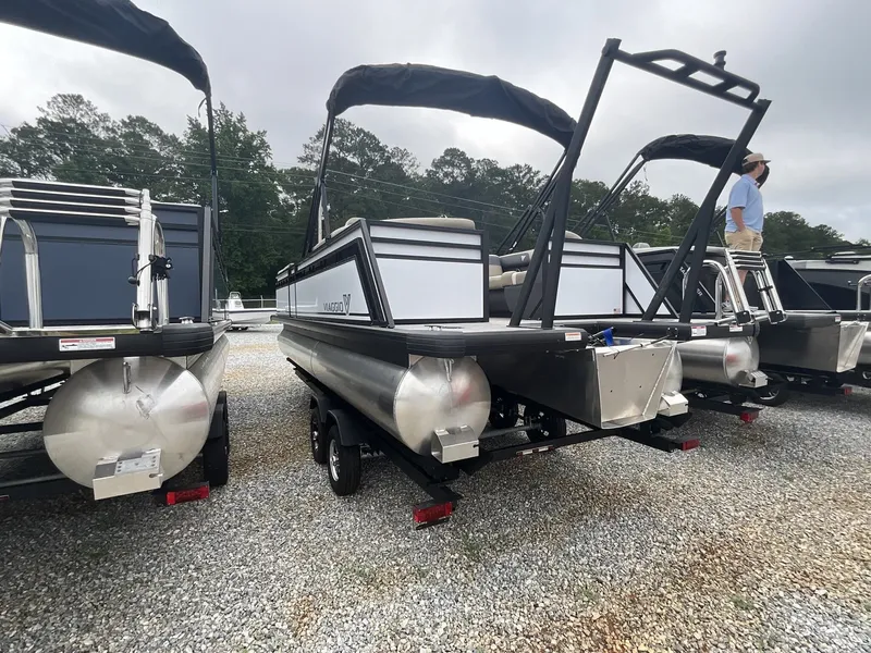 Slide: The Image of Viaggio Lago X 22U-SUZUKI 140 2025 - 3