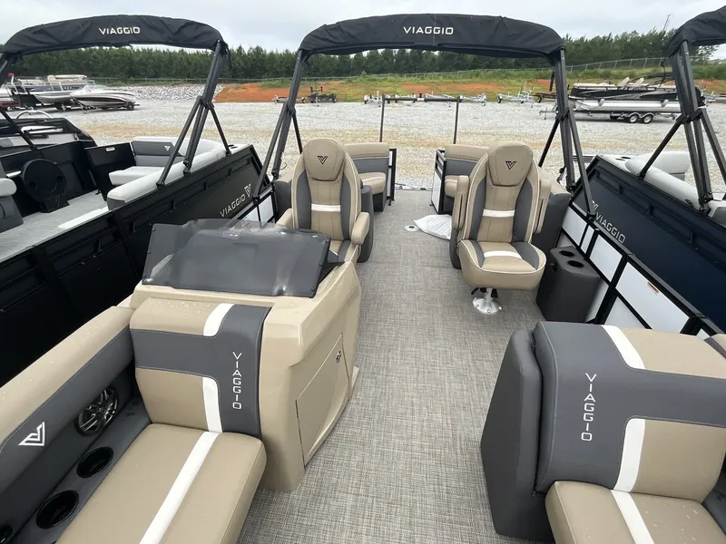 Slide: The Image of Viaggio Lago X 22U-SUZUKI 140 2025 - 9