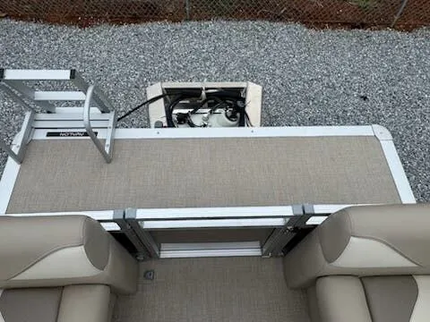 Slide: The Image of Avalon Venture 19 Quad Lounger 2025 - 6