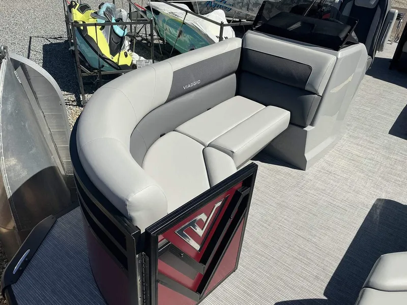 Slide: The Image of Viaggio Lago V 20 C-SUZUKI 115 2025 - 3