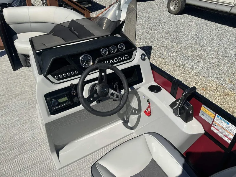 Slide: The Image of Viaggio Lago V 20 C-SUZUKI 115 2025 - 8